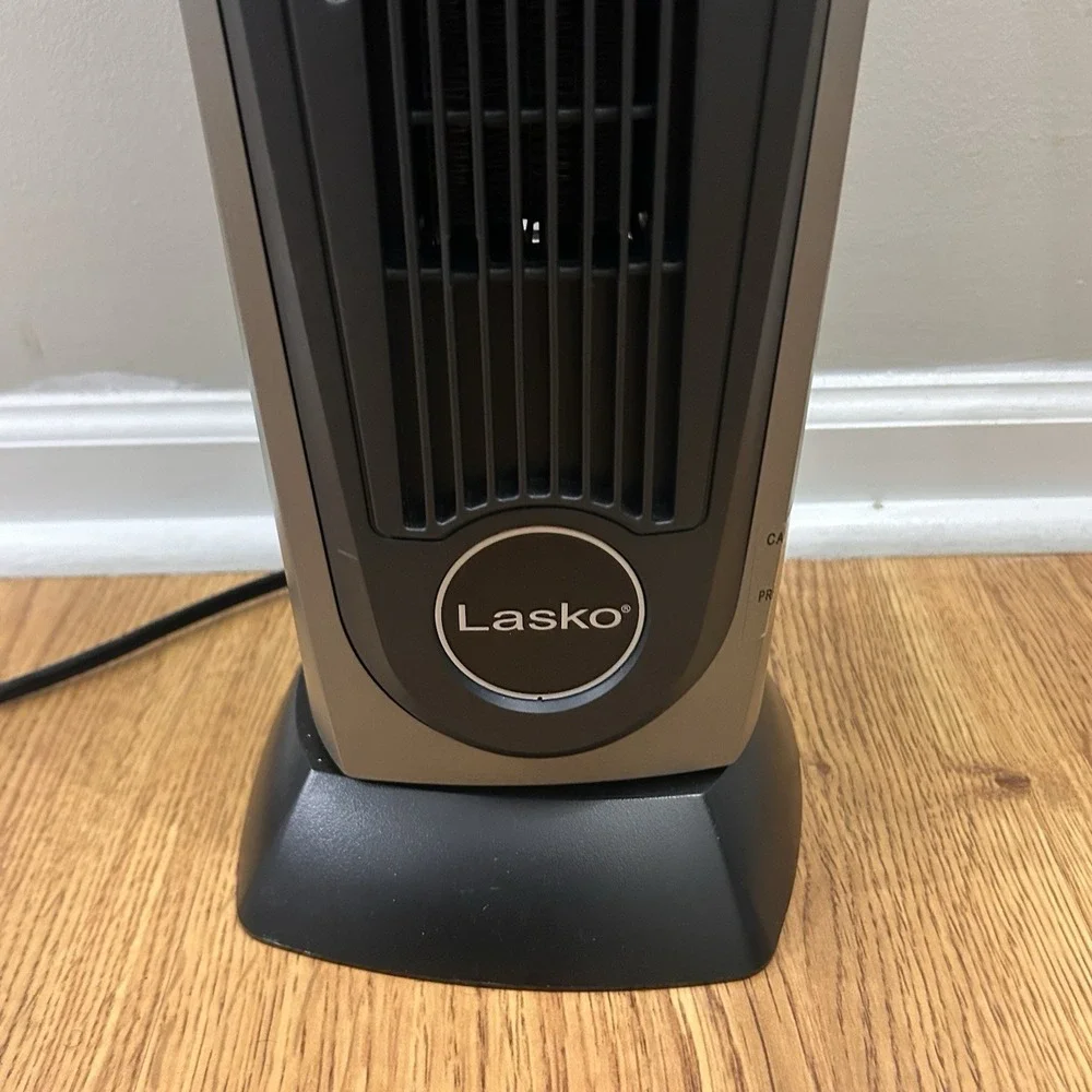 Lasko Electric Tower  Movable Air Ceramic Oscillating Heater No Remote